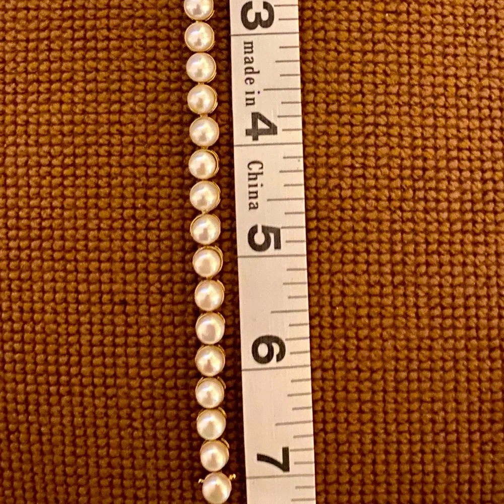 Classic Custom Gold and Pearl Bracelet - Picture 9 of 9